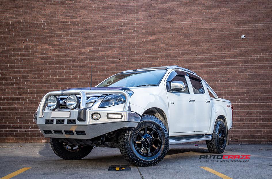 ISUZU DMAX HE909 GLOSS BLACK